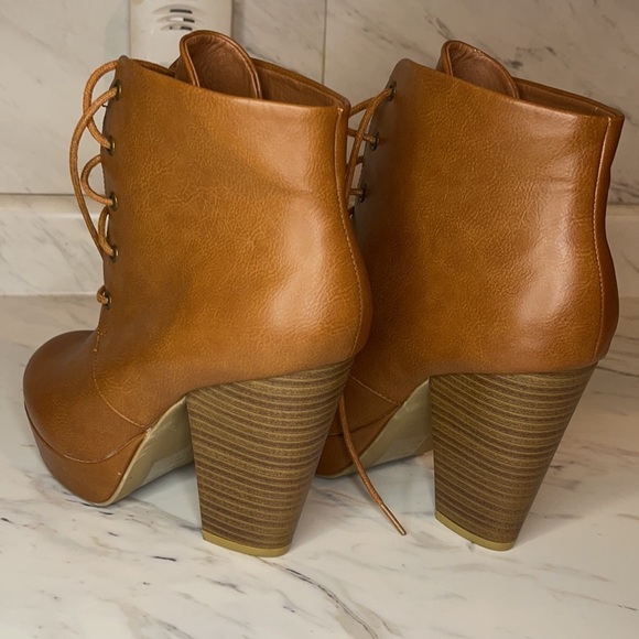 NWOT Lace-Up Heeled Boots - Brown - Size 6.5 - Picture 6 of 10